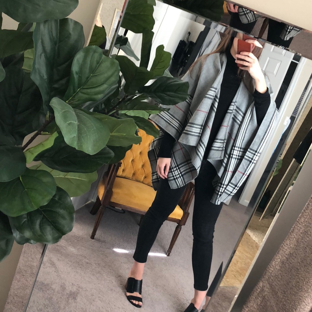 Burberry lookalike poncho one size